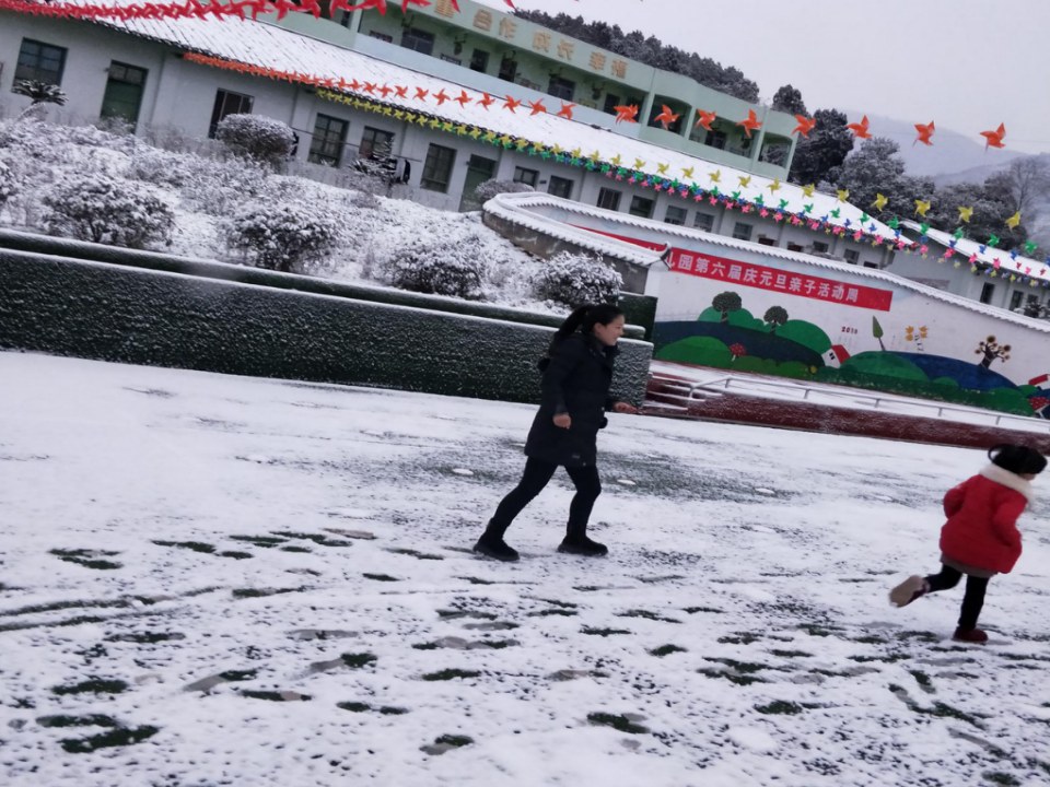 大班语言《雪花片片》微课件_02.png