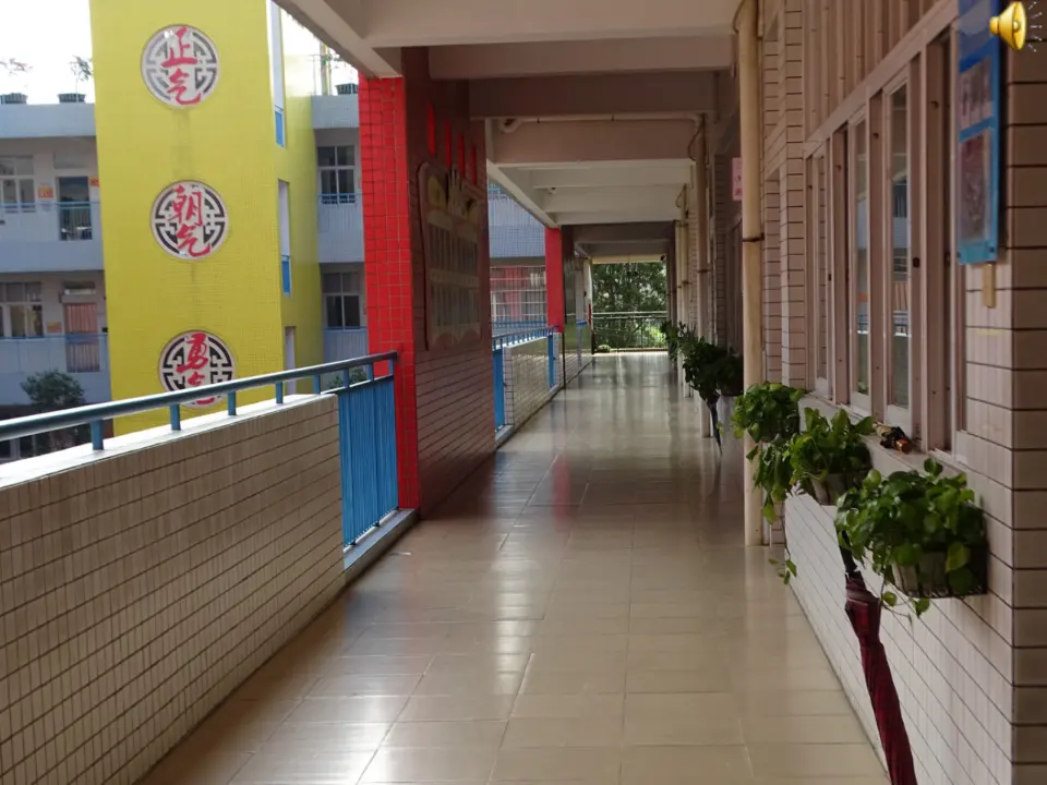《6 让我们的学校更美好》广东省庄诗倩老师（课件4）_02.webp