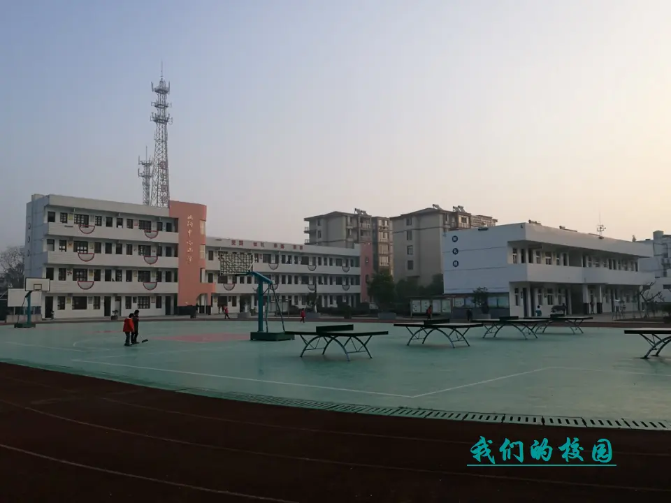 《4 说说我们的学校》安徽省周俊老师（课件4）_01.webp